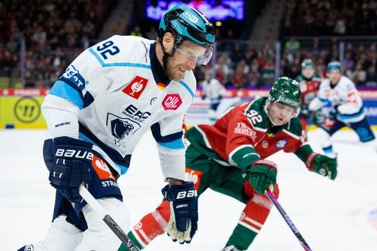 Daniel Schmölz of Ingolstadt and Filip Cederqvist of