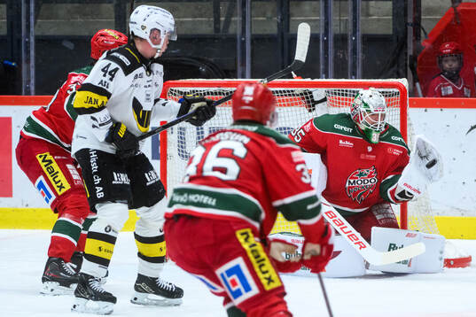 Modos målvakt Adam Werner