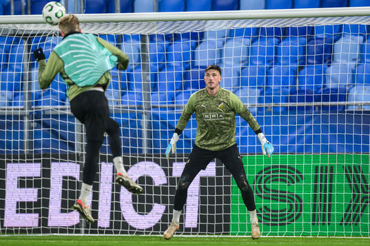 goalkeeper Andreas Linde of Häcken