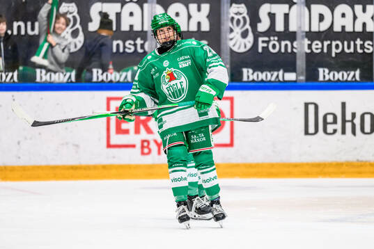 Rögles Emily Gustafson jublar