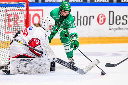 Malmös målvakt Aya Juhl Petersen och Rögles Cassidy