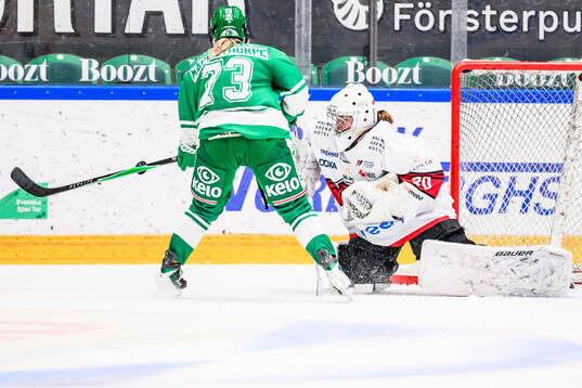 Rögles Cassidy Maplethorpe och Malmös målvakt Aya Juhl