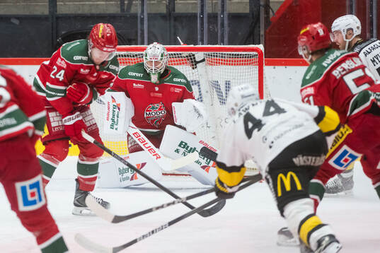 Modos målvakt Adam Werner