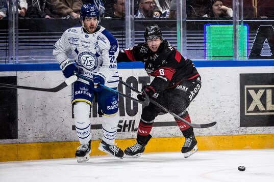 Leksands Nolan Stevens och Malmö Redhawks Eemil Viro