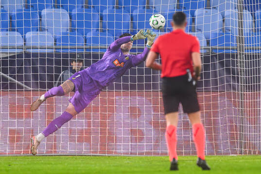 goalkeeper Andreas Linde of Häcken