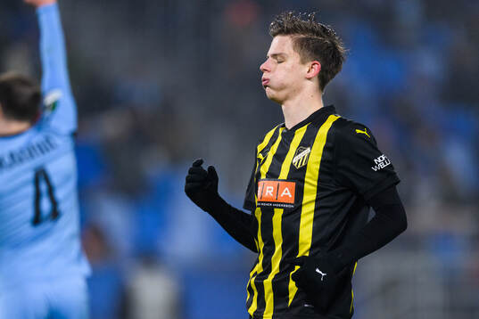 Adrian Svanbäck of Häcken looks dejected
