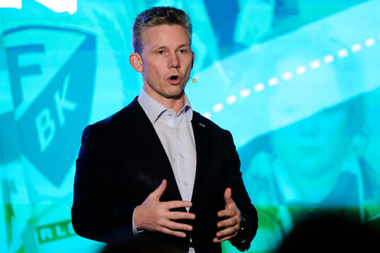 Pål Jonson, Sveriges försvarsminister