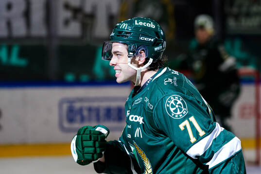 Färjestads Viktor Lodin jublar
