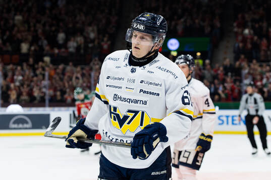 HV71s Axel Rindell deppar