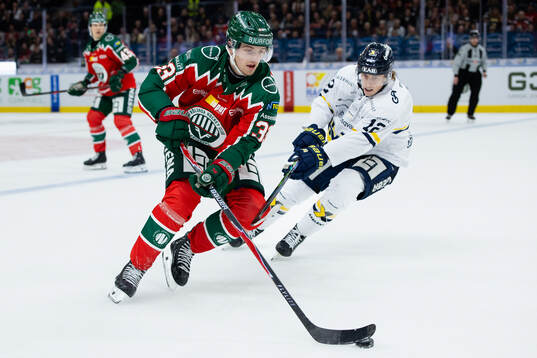 Frölundas Linus Högberg och HV71s Wille Magnertoft