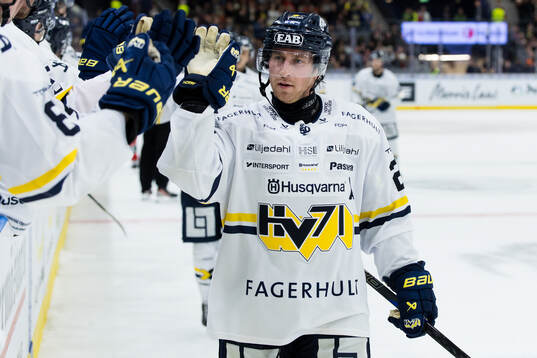 HV71s Justin Glenn Kloos jublar