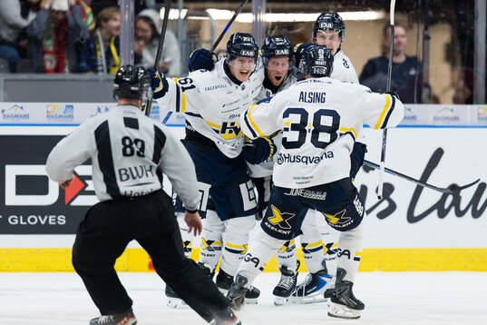 HV71s Justin Glenn Kloos jublar