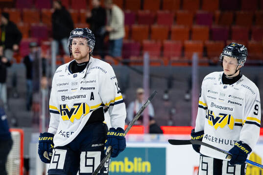 HV71s Niklas Hansson och Hugo Pettersson  deppar