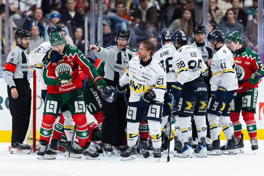 Stökigt i Frölundas målgård mellan Frölundas Henrik