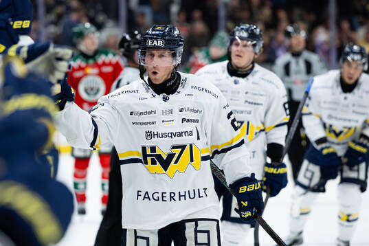 HV71s Justin Glenn Kloos jublar