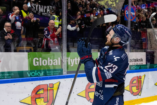 Linköpings Robin Kovacs jublar