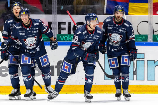 Linköpings Johan Södergran jublar med lagkamrater