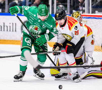 Rögles Josh Dickinson och Brynäs Johannes Kinnvall