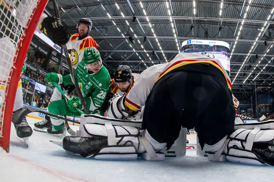 Rögles Anton Bengtsson och Brynäs Luke Witkowski