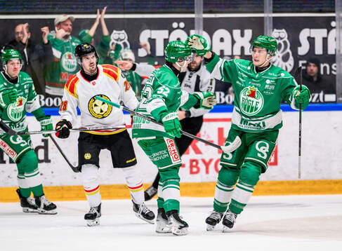 Rögles Paul LaDue jublar