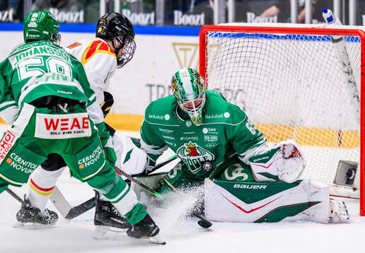 Brynäs Bobby Trivigno och Rögles målvakt Christoffer