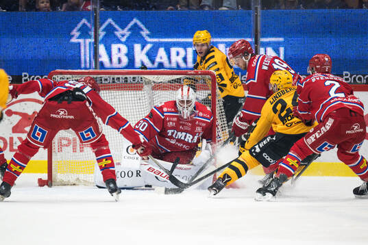 Timrås målvakt Jacob Johansson och Skellefteås Oscar