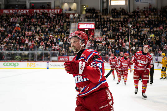 Timrås Jonathan Dahlén jublar