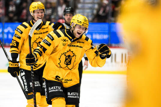 Skellefteås Jonathan Davidsson jublar