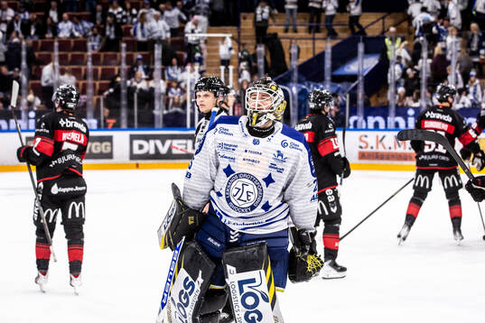 Leksands målvakt Robin Christoffersson deppar