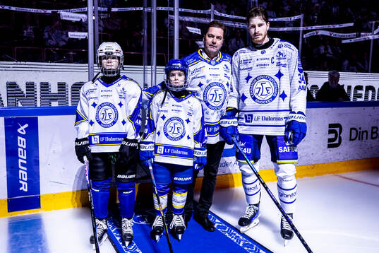 Leksands Peter Cehlarik och kvällens matchvärd