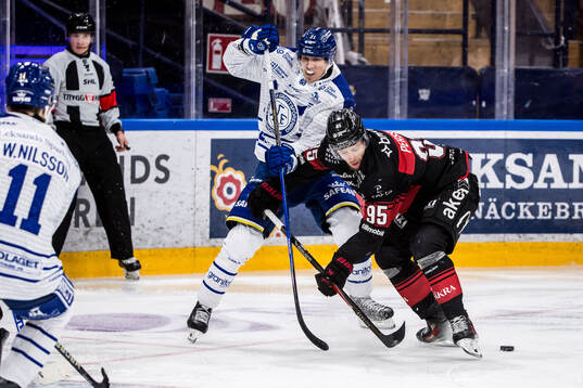 Leksands Joonas Lyytinen och Malmö Redhawks Carl Persson