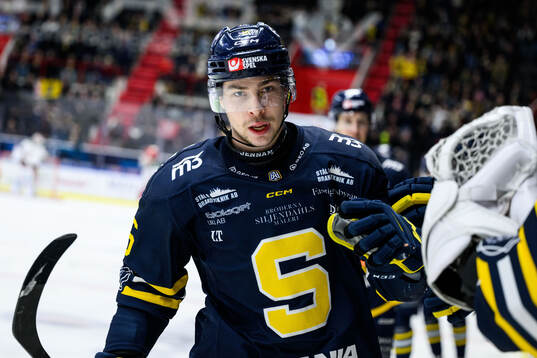 Södertäljes Filip Engarås jublar