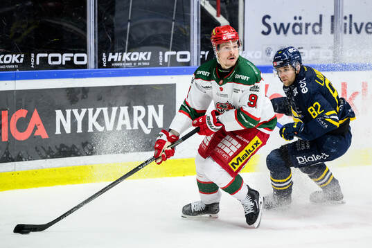 Modos Linus Andersson och Södertäljes Roope Laavainen