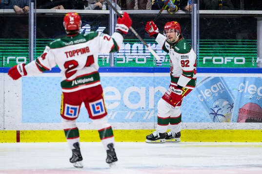 Modos Jesper Olofsson jublar