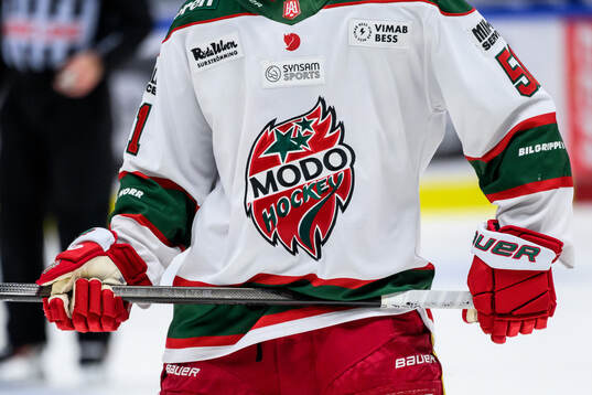 Modos klubbmärke på en matchtröja