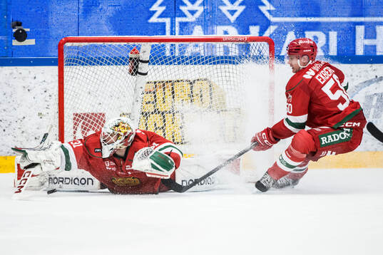 Moras målvakt Marcus Hellgren Smed och Tobias Ekberg