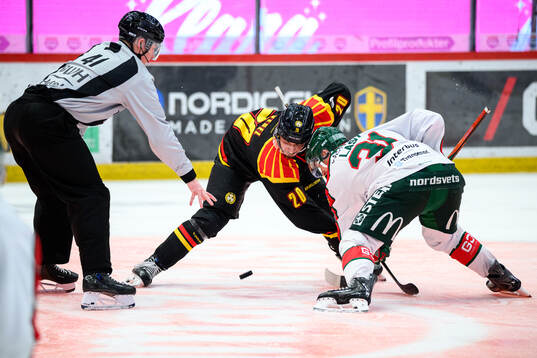 Brynäs Tyler Vesel och Frölundas Nicklas Lasu