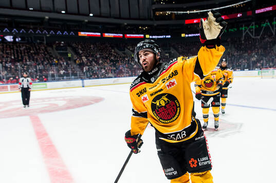 Luleås Ben Tardif jublar