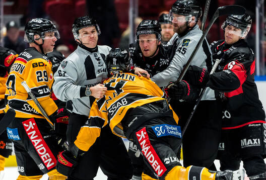 Luleås Brendan Shinnimin och Malmö Redhawks Thomas Berg