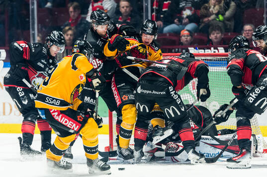 Malmö Redhawks Carl Persson och Luleås Pontus Andreasson