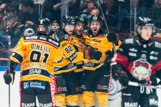 Luleås Ben Tardif jublar