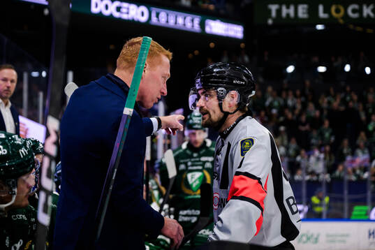 Färjestads tränare Jörgen Jönsson och Domare David