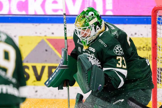 Färjestads målvakt Emil Larmi