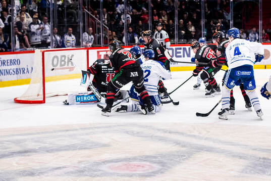 Leksands Lukas Vejdemo gör 2-1 på Örebros målvakt