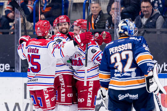 Timrås Emil Pettersson och Jonathan Dahlén jublar