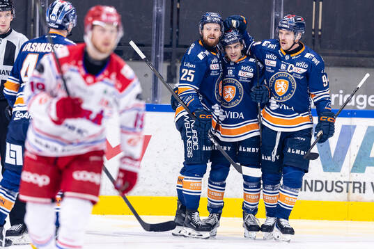 Växjös Lucas Elvenes, Felix Robert och Joel Persson jublar