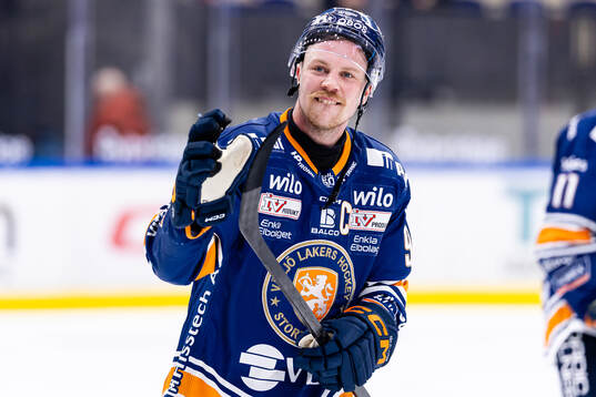 Växjös Joel Persson jublar