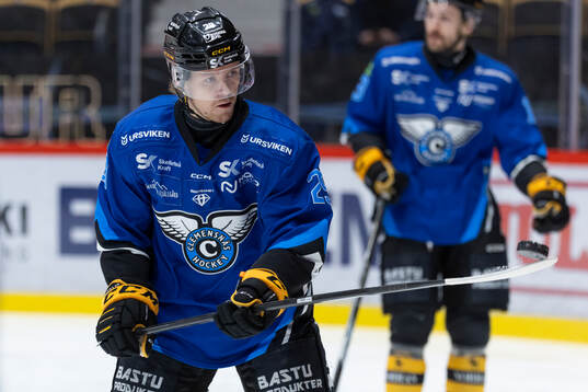 Skellefteås Mikkel Aagaard med Clemensnäs tröja