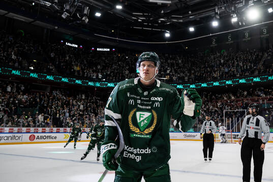 Färjestads Gabriel Carlsson jublar