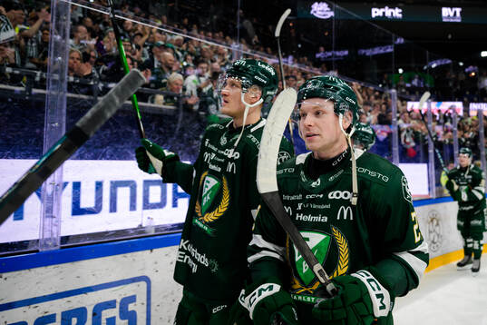 Färjestads Oskar Steen jublar